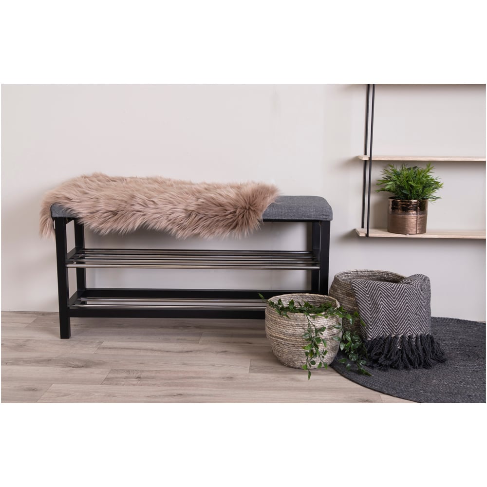 Banc Pandora, tissu gris et acier noir gros plan