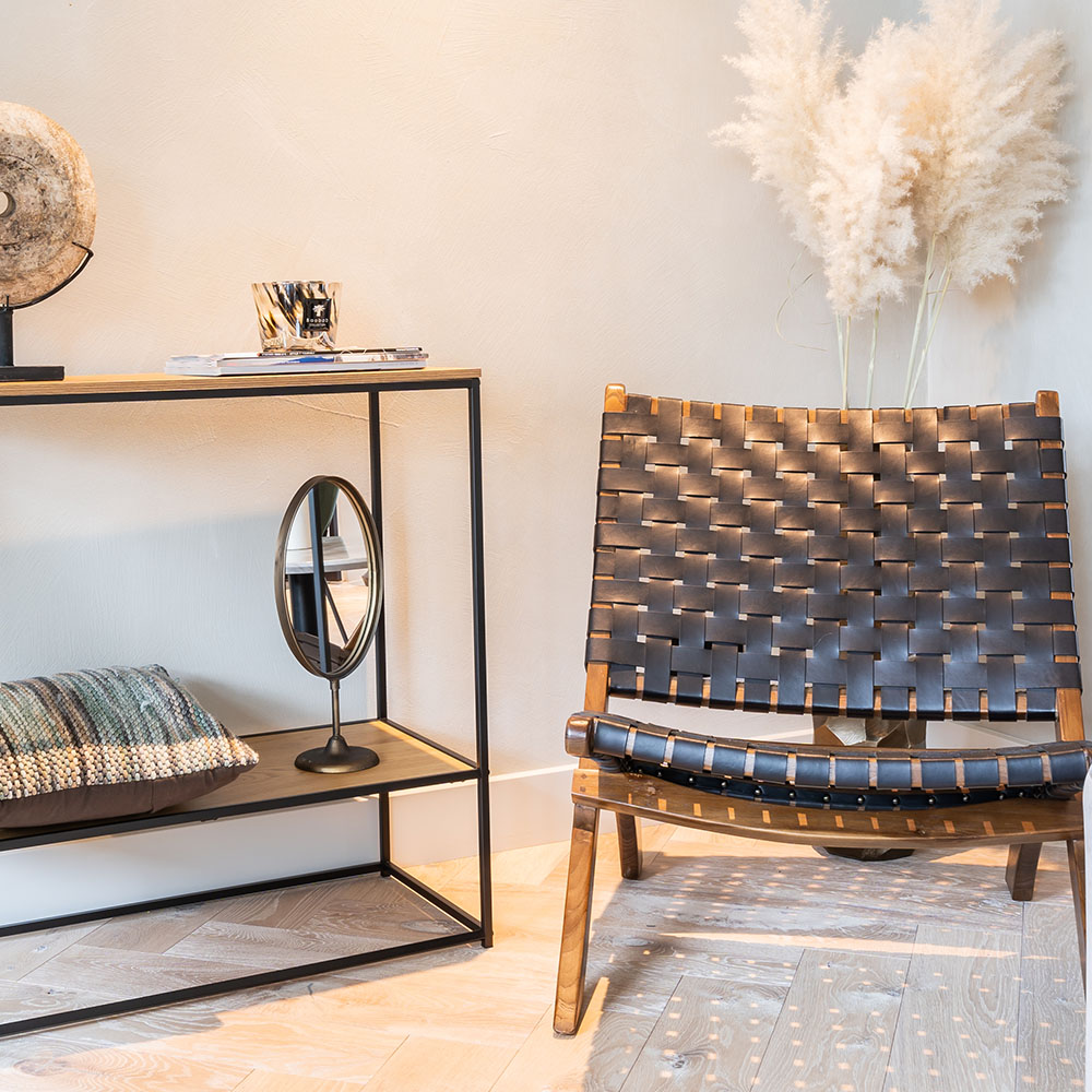 Vice consoletafel, zwart frame met twee eikenhouten planken detailfoto