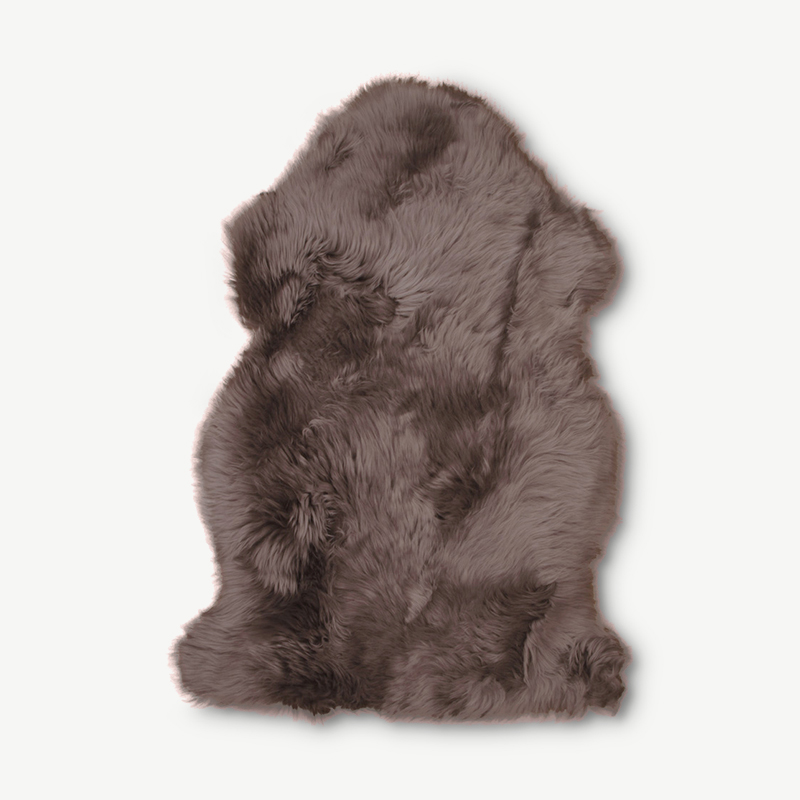 Tapis Lola en peau d'agneau, marron, 50x85cm vue de face
