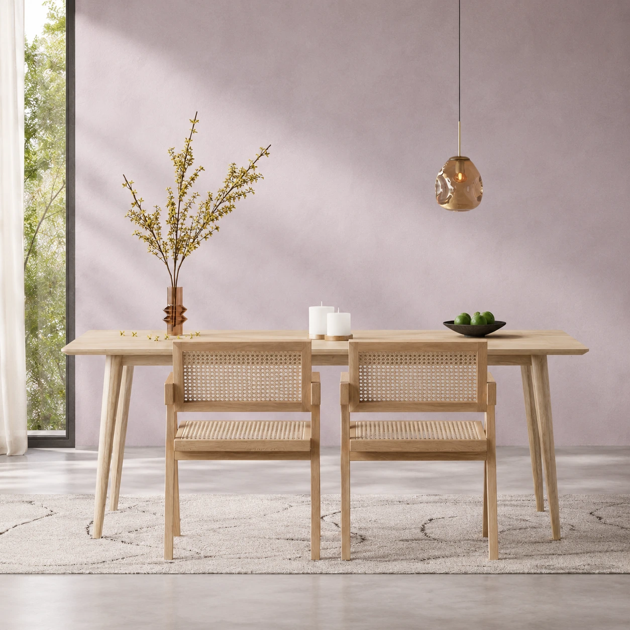 Chaise en rotin naturel dans un salon soigné
