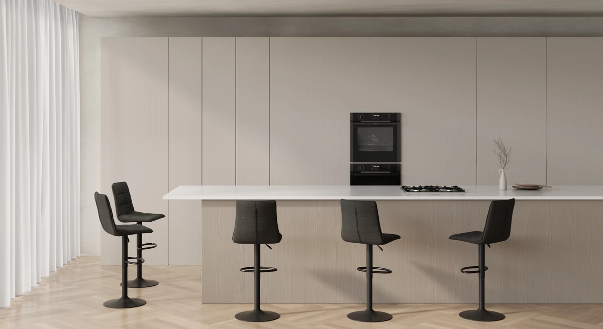 Detailansicht von Barhocker-Materialien: Metall, Holz, Polster und Rattan