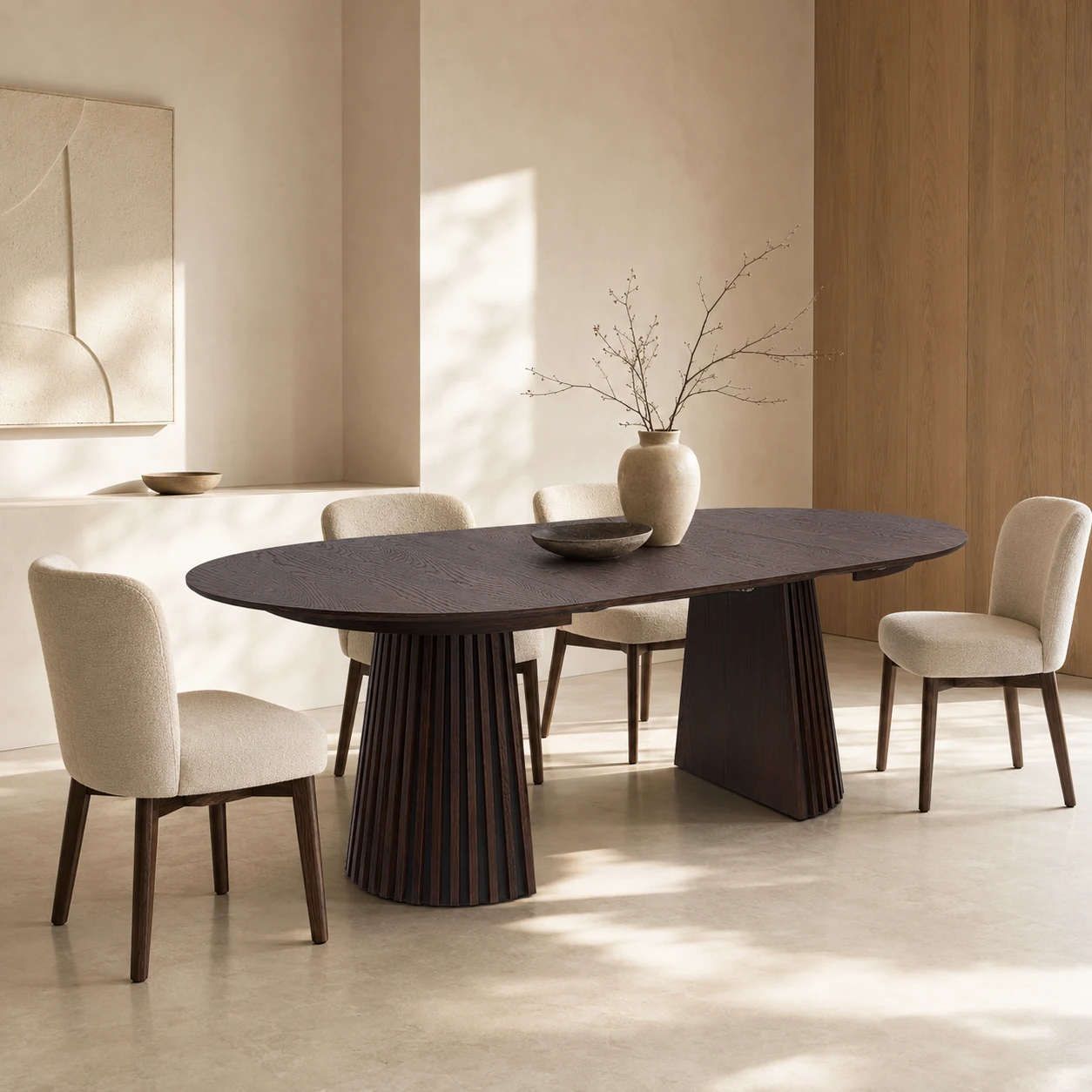 Vue de dessus d'une table de salle à manger avec zones de dégagement de chaises marquées sur chaque côté