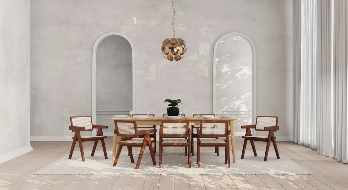 Japandi-fauteuil in cognac leer naast een lage eiken bijzettafel
