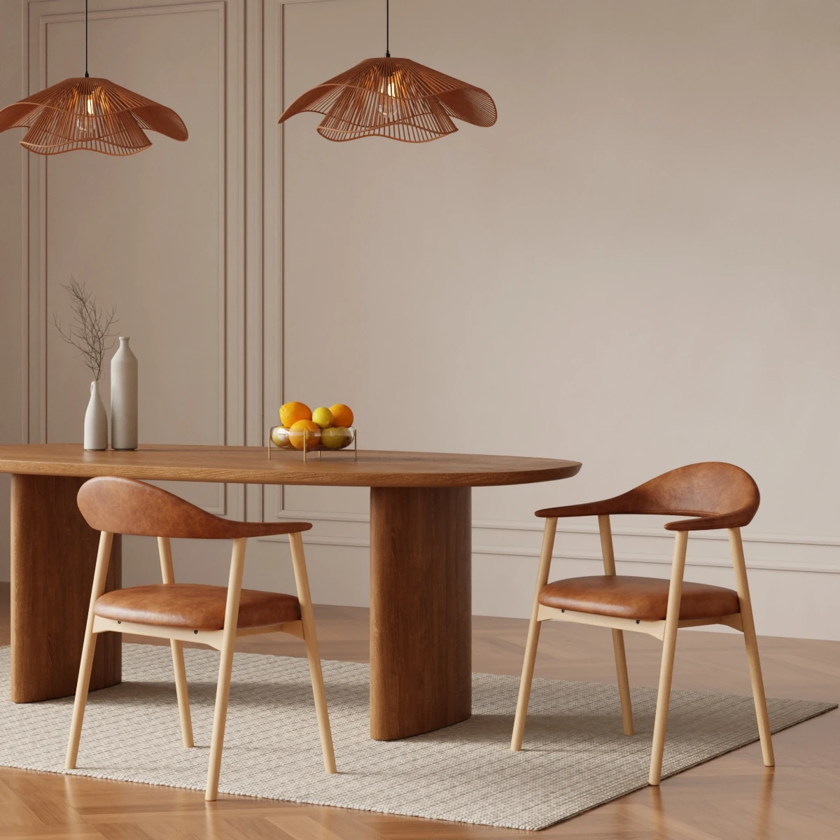 Bistrostuhl in Leder und Holz, Detailansicht mit Patina