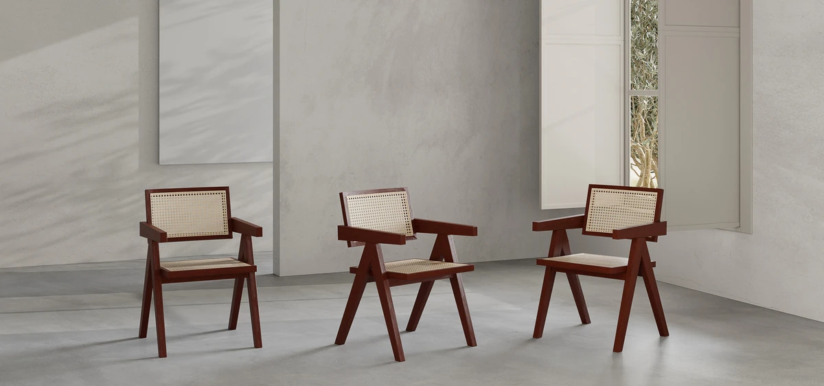 Chaise Peter en bois scandinave présentée en trois teintes de chêne, naturel cognac et teinté noir