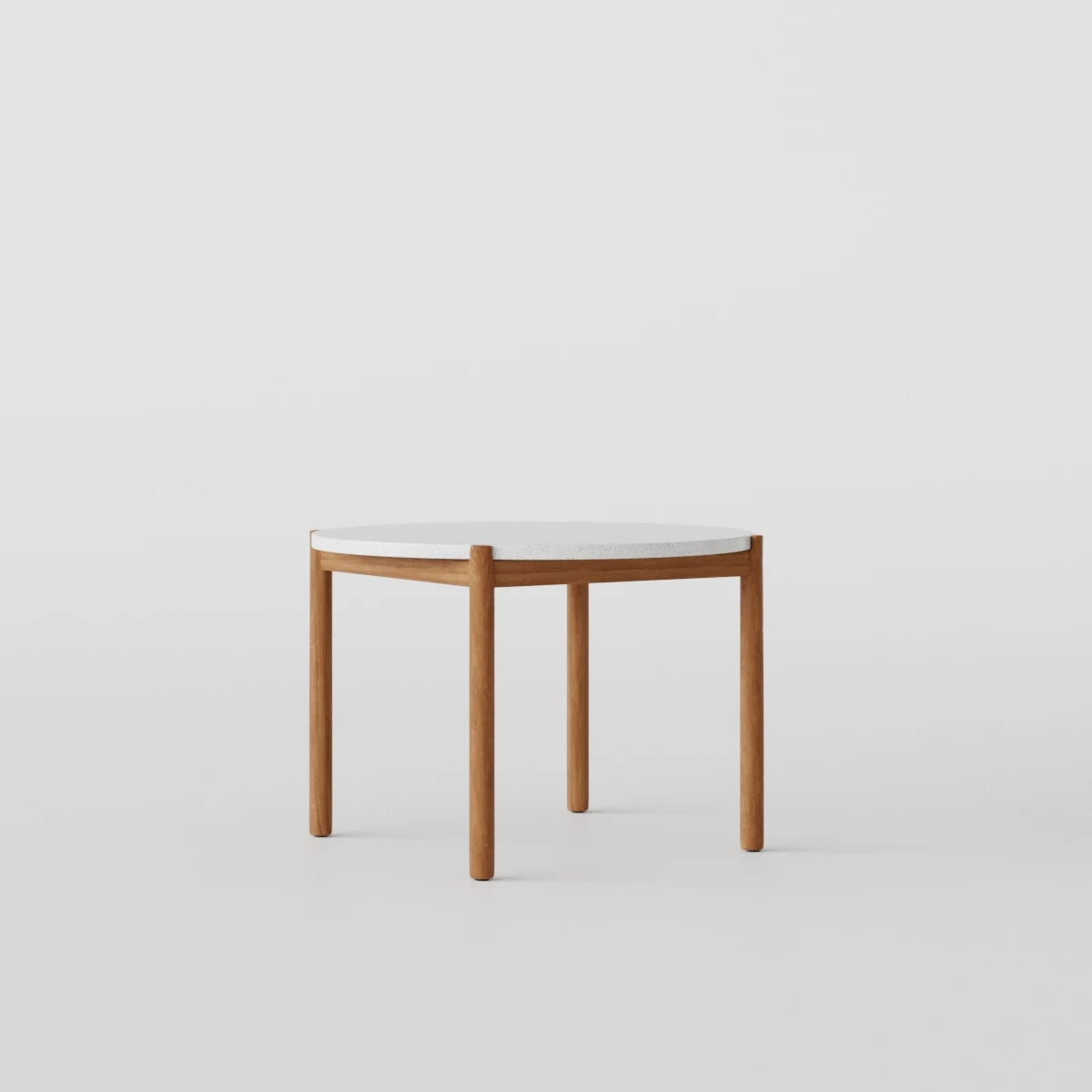 Détail d'entretien d'une table de jardin design avec chiffon doux sur plateau céramique