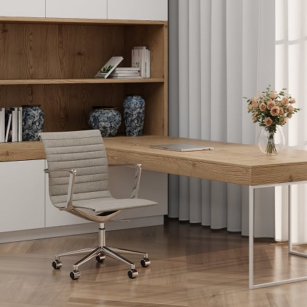 Akira Bürostuhl mit hoher Rückenlehne in einem Home-Office mit Holzpaneelen